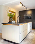 Keuken met kookeiland in Winschoten