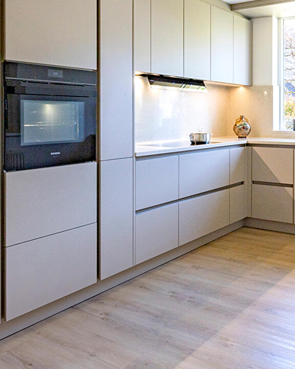 Keuken minimalistisch zandkleurig veendam