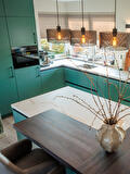 Moderne keuken met kookeiland in Nieuwe Pekela
